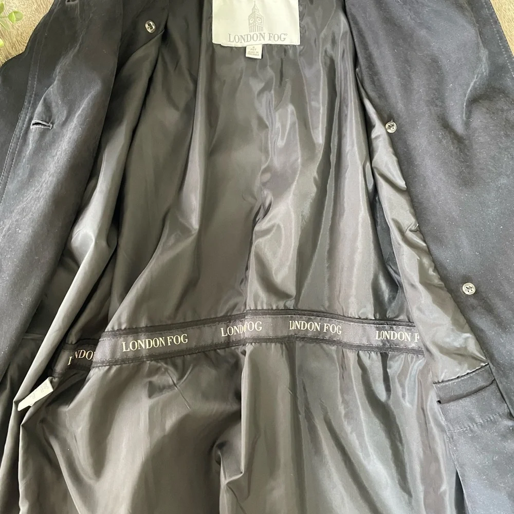 Vintage | Classic London Fog Trench Coat with waist belt | Black Washed | 8P - Picture 5 of 11